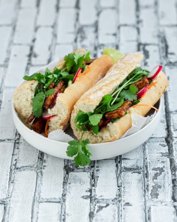 Tempeh banh mi mijn vegan versie van de klassieker Em's Real Food