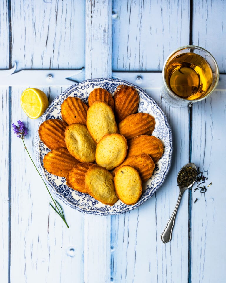 Earl Grey madeleines met lavendel en citroen 7 Earl Grey madeleines met lavendel en citroen Emma van der Deijl 6